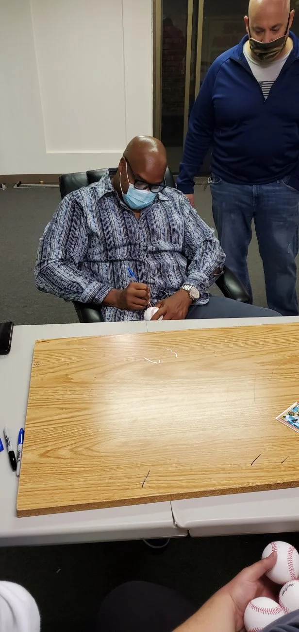 [Sportsgraphing.com] Frank "Big Hurt" Thomas Private Signing